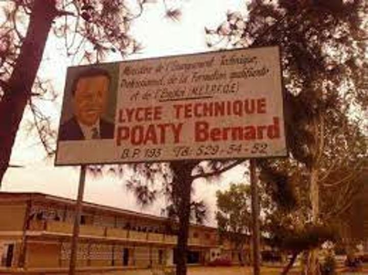 Education : des élèves du lycée Poaty-Bernard perturbent la circulation Education : des élèves du lycée Poaty-Bernard perturbent la circulation