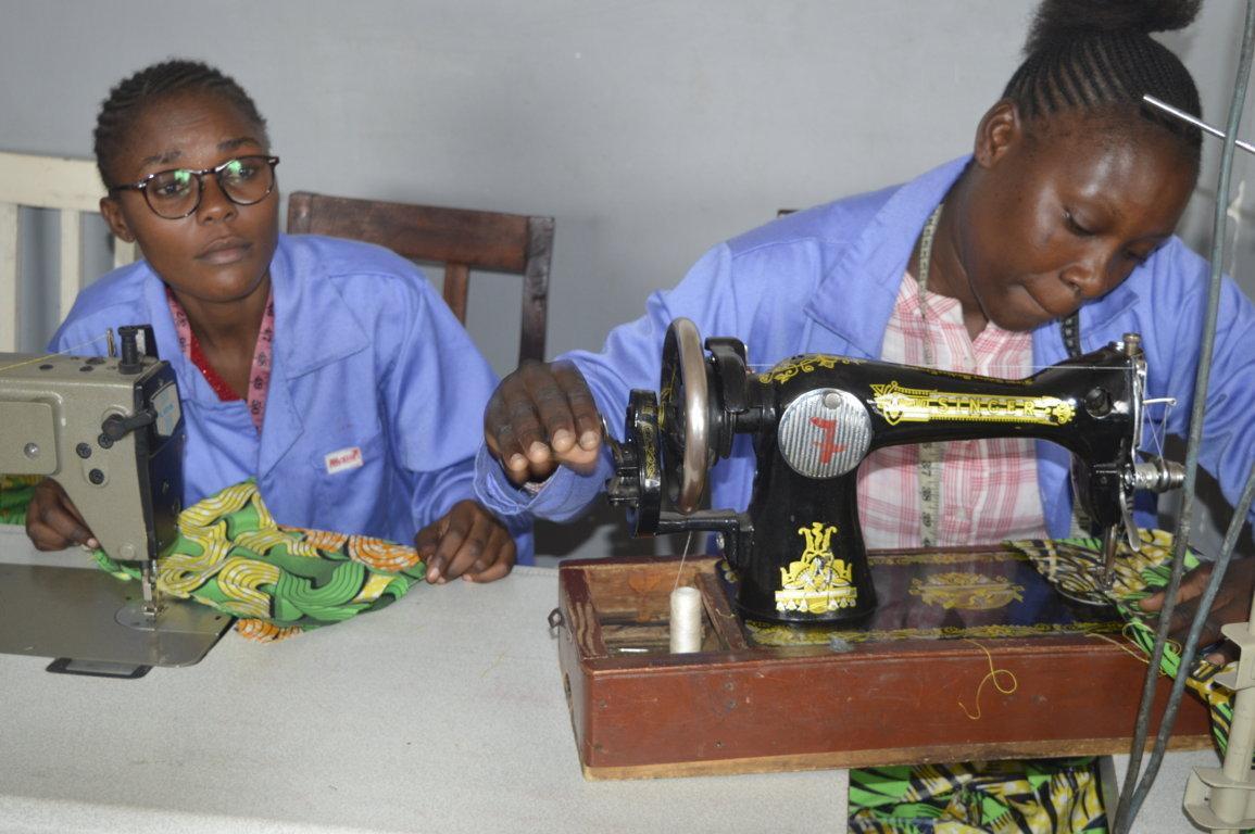 Insertion professionnelle : du matériel de couture offert aux filles vulnérables Insertion professionnelle : du matériel de couture offert aux filles vulnérables
