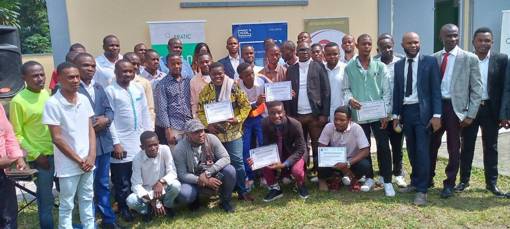 Entrepreneuriat : deux cents jeunes ont reçu leurs certificats en compétence numérique Entrepreneuriat : deux cents jeunes ont reçu leurs certificats en compétence numérique