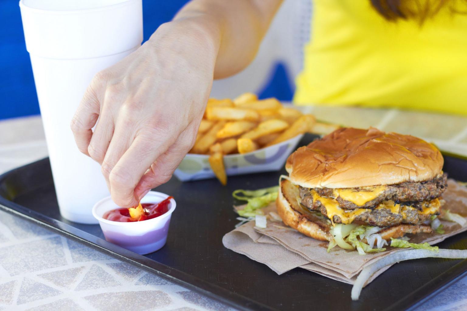 Nutrition : la malbouffe nuirait à la santé mentale Nutrition : la malbouffe nuirait à la santé mentale