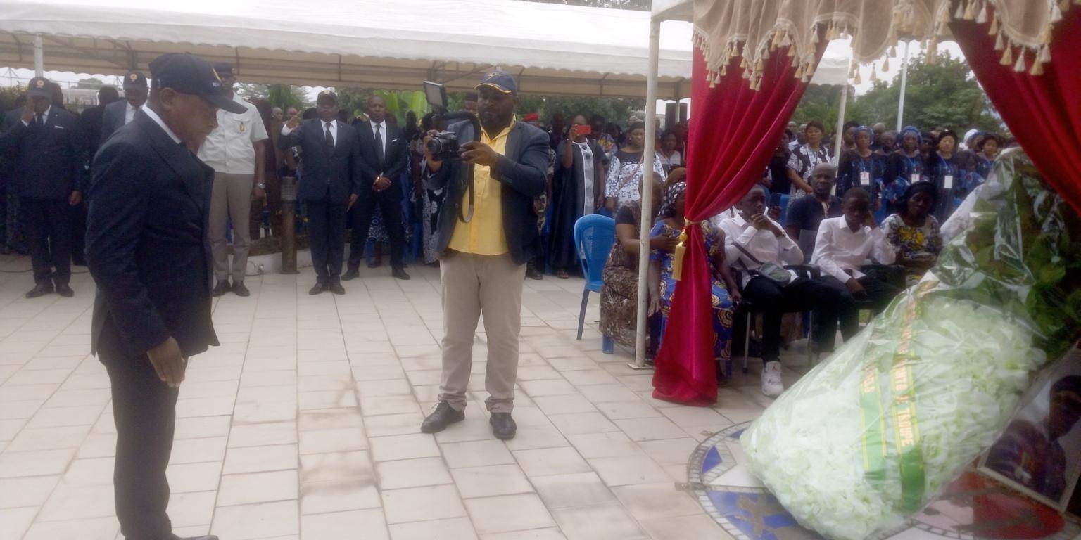 Disparition : les AET rendent un dernier hommage au colonel Anicet Fernand Diba Batouyekola Disparition : les AET rendent un dernier hommage au colonel Anicet Fernand Diba Batouyekola