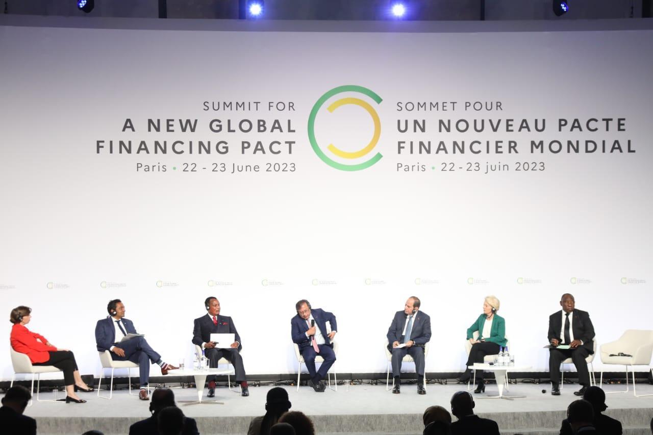 Sommet pour un nouveau pacte financier mondial: la rencontre ouverte à Paris Sommet pour un nouveau pacte financier mondial: la rencontre ouverte à Paris