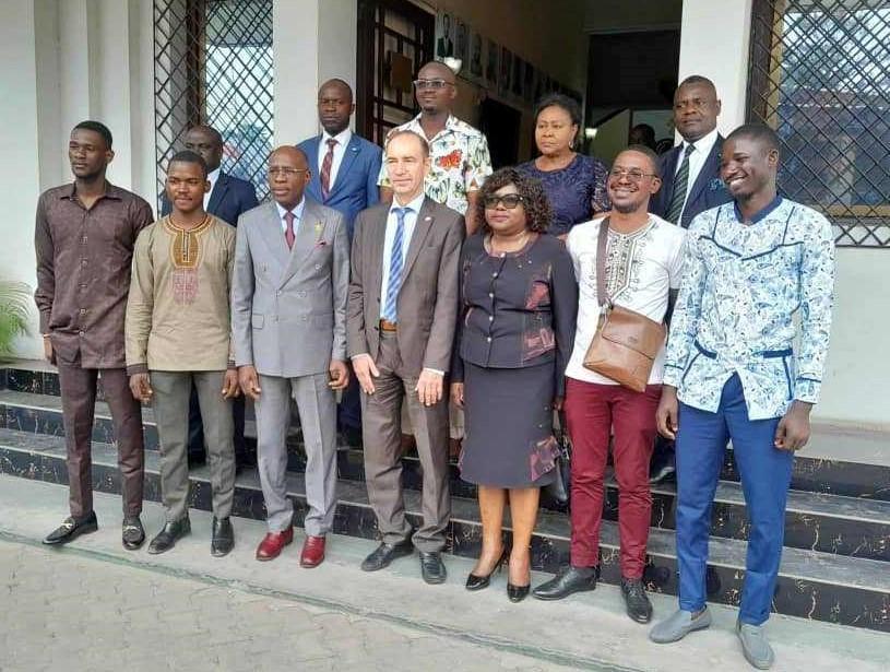 Apprentissage de la langue allemande : le ministre Jean-Luc Mouthou édifie les boursiers congolais du Cameroun Apprentissage de la langue allemande : le ministre Jean-Luc Mouthou édifie les boursiers congolais du Cameroun