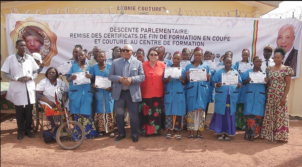 Centre de formation Léonie couture : des machines à coudre et accessoires pour la première promotion Centre de formation Léonie couture : des machines à coudre et accessoires pour la première promotion