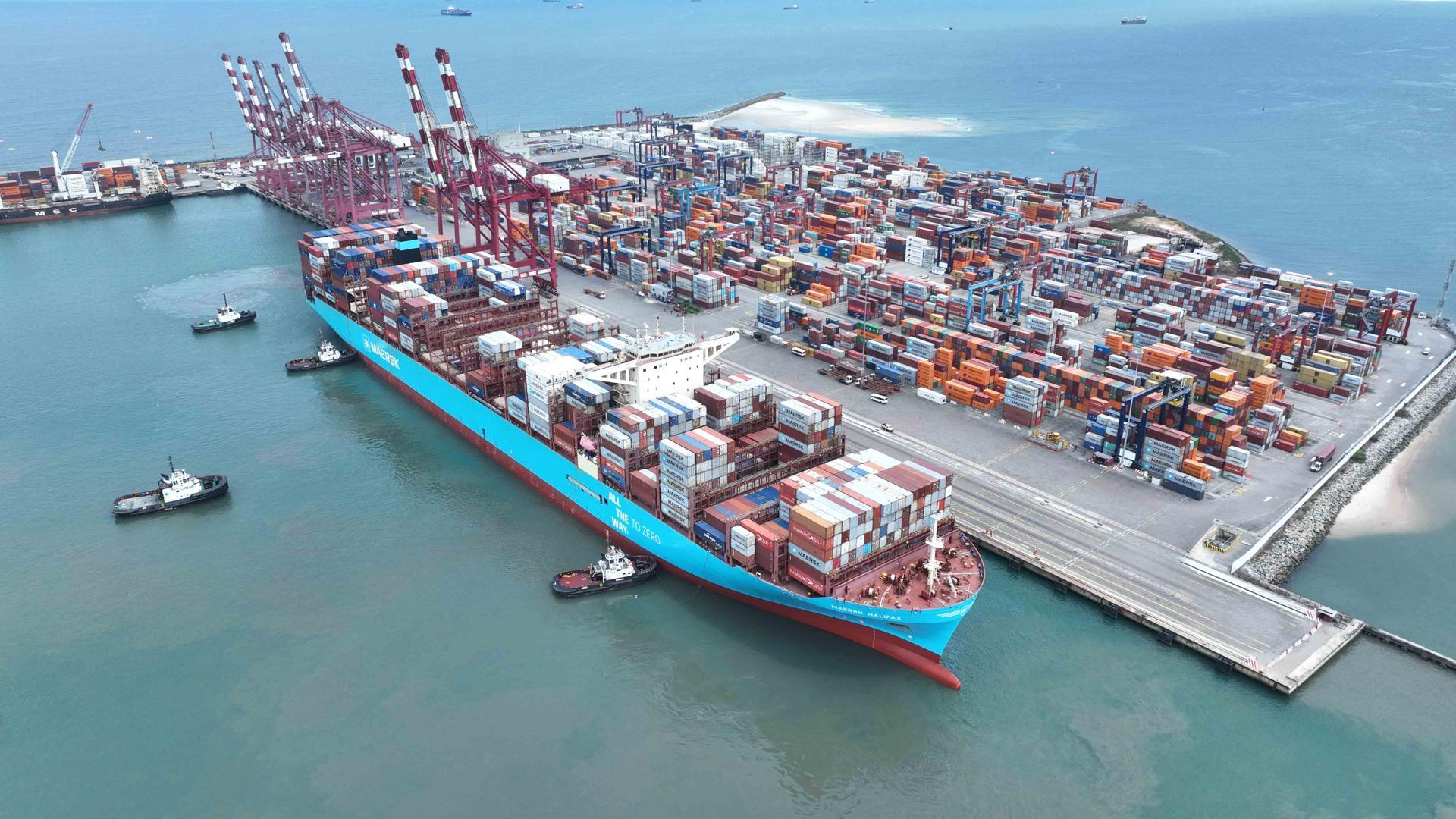 Infrastructures Accueil Premier Navire 15000 Conteneurs Infrastructures Accueil Premier Navire 15000 Conteneurs