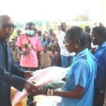 Kindamba: des Kits Scolaires pour les Élèves Kindamba: des Kits Scolaires pour les Élèves