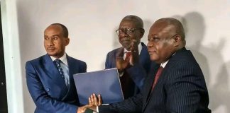 Signature D’Un Accord Historique pour le Transport Fluvial Signature D'Un Accord Historique pour le Transport Fluvial