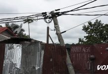 Poteau Électrique Endommagé à Mikalou 2 Risque Électrocution Poteau Électrique Endommagé à Mikalou 2 Risque Électrocution