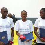 Cinq Élèves Équipés de Tablettes Oppo par Unesco Cinq Élèves Équipés de Tablettes Oppo par Unesco