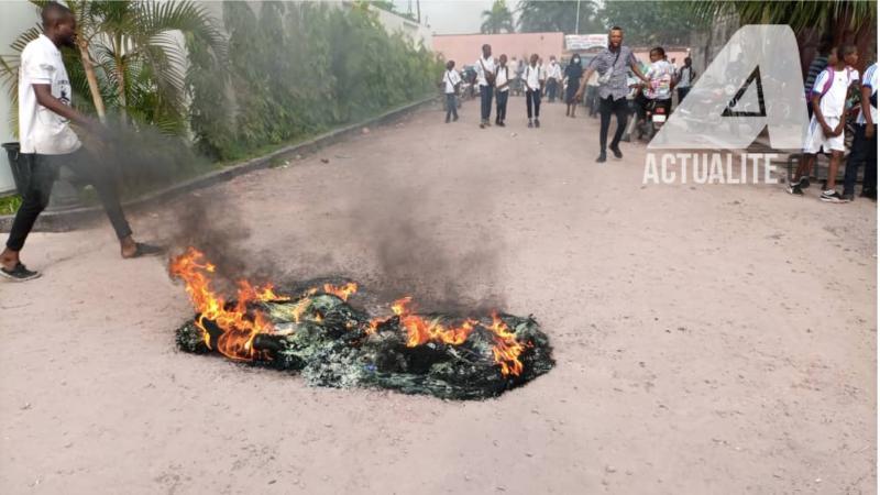 pneus brûlés devant la résidence de Kabund