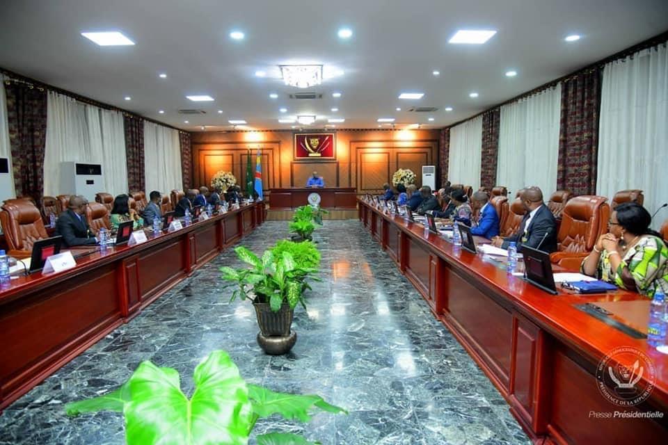 Élections en 2023 : Les zones d’ombre dissipées après échange entre le président Tshisekedi, le 1er ministre, la CENI, l’ONIP et l’INS Élections en 2023 : Les zones d’ombre dissipées après échange entre le président Tshisekedi, le 1er ministre, la CENI, l’ONIP et l’INS