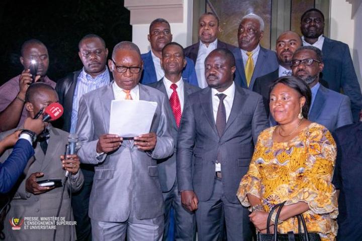 Le Premier ministre Sama Lukonde salue la suspension de la grève des professeurs dans les établissements publics de l’ESU Le Premier ministre Sama Lukonde salue la suspension de la grève des professeurs dans les établissements publics de l’ESU