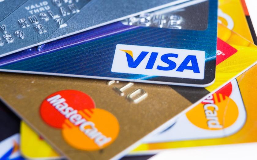 Mastercard et Visa suspendent les banques russes de leur réseau de cartes Mastercard et Visa suspendent les banques russes de leur réseau de cartes