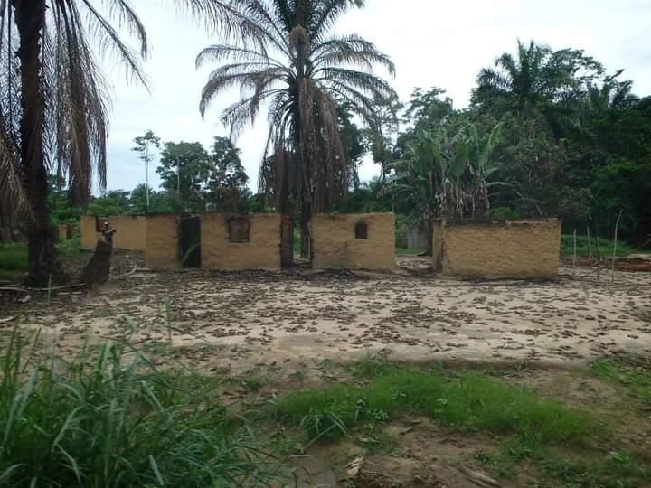 Kasaï oriental : un conflit foncier fait 2 morts, plusieurs blessés et des maisons incendiées à Lupatapata Kasaï oriental : un conflit foncier fait 2 morts, plusieurs blessés et des maisons incendiées à Lupatapata