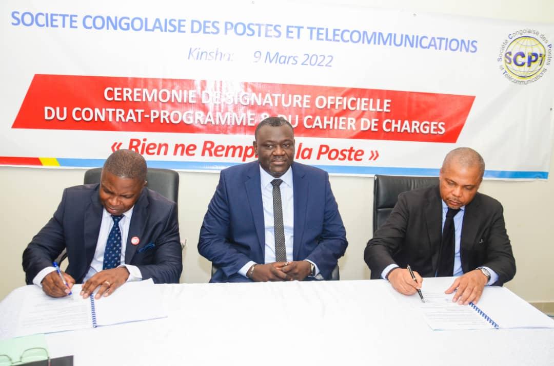 PTNTIC : Le Ministre Kibassa préside la cérémonie de la signature du cahier des charges et du contrat programme de la SCPT, relatifs à la Loi n°012/2002 PTNTIC : Le Ministre Kibassa préside la cérémonie de la signature du cahier des charges et du contrat programme de la SCPT, relatifs à la Loi n°012/2002