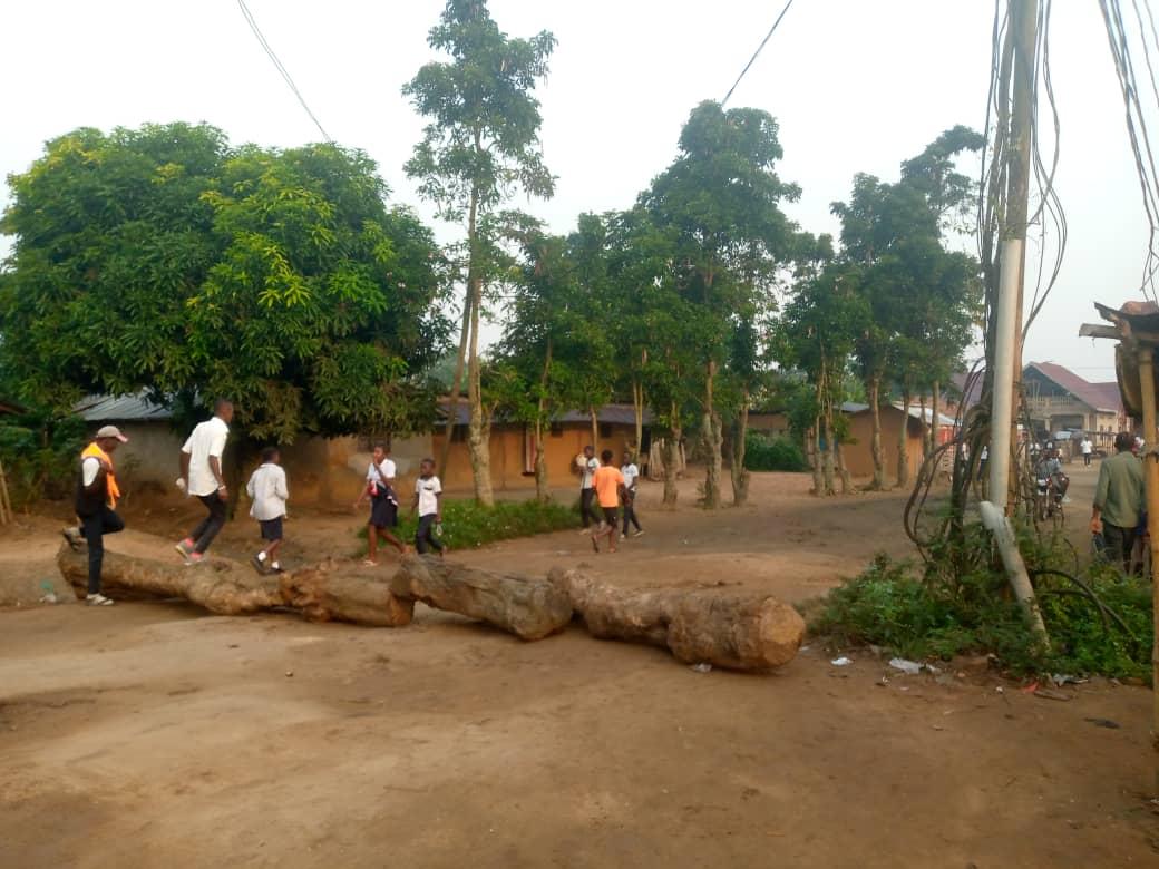 Kisangani : les jeunes de Kamba-Kamba protestent contre la spoliation et profanation d'un cimetière à Kabondo Kisangani : les jeunes de Kamba-Kamba protestent contre la spoliation et profanation d'un cimetière à Kabondo