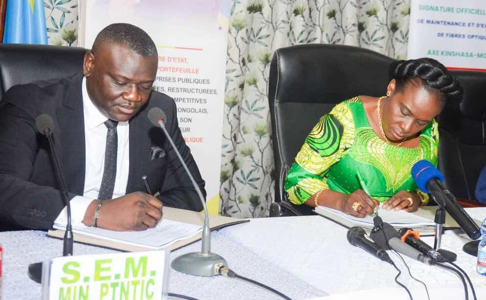 Augustin Kibassa et Adèle Kayinda signent un contrat d'exploitation et de maintenance de la fibre optique avec l'entreprise Fast Congo Augustin Kibassa et Adèle Kayinda signent un contrat d'exploitation et de maintenance de la fibre optique avec l'entreprise Fast Congo
