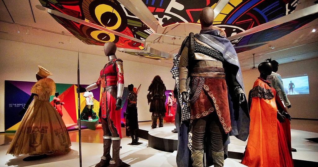 Les costumes du film Black Panther exposés au Musée Taubman en Virginie Les costumes du film Black Panther exposés au Musée Taubman en Virginie