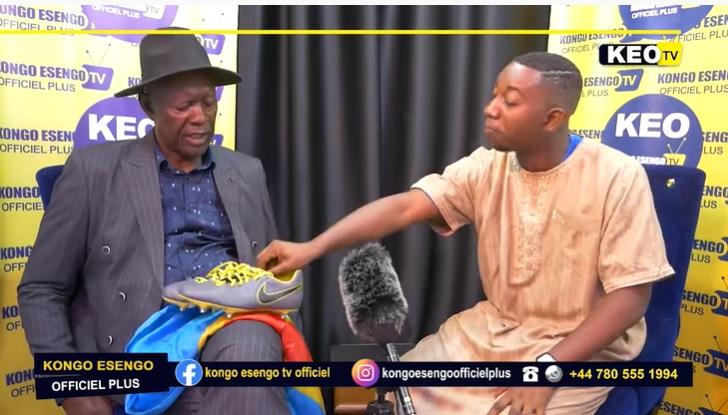 Manche retour-Maroc vs RDC : le catcheur Edingwe offre une paire de bottines « magiques » aux Léopards (vidéo) Manche retour-Maroc vs RDC : le catcheur Edingwe offre une paire de bottines « magiques » aux Léopards (vidéo)