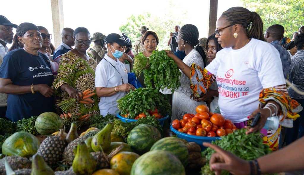 Kinshasa : Denise Nyakeru Tshisekedi promet des solutions aux problèmes des femmes maraîchères de DAIPN Kinshasa : Denise Nyakeru Tshisekedi promet des solutions aux problèmes des femmes maraîchères de DAIPN