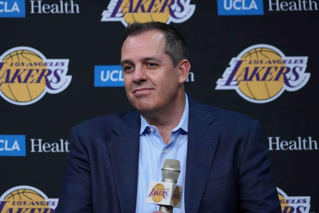 Les Lakers limogent leur entraîneur Frank Vogel Les Lakers limogent leur entraîneur Frank Vogel