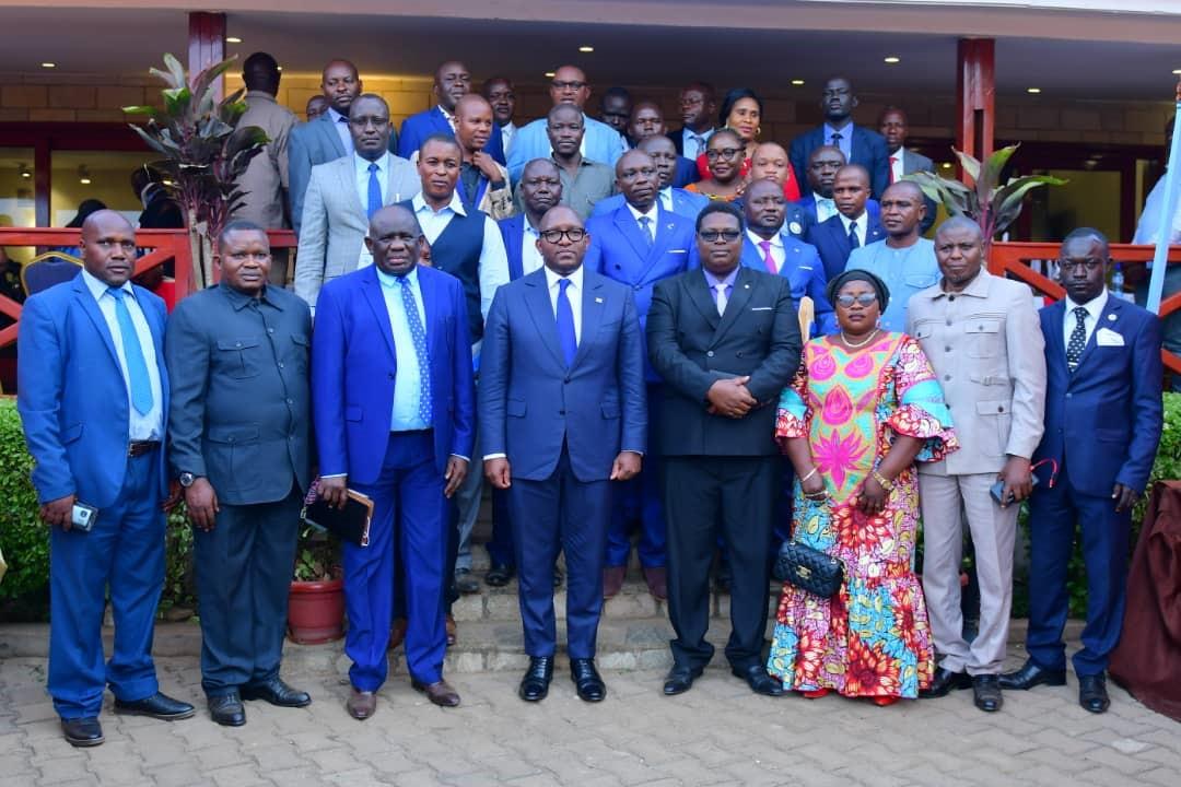 Évaluation de l’état de siège en Ituri : le Premier Ministre Jean-Michel Sama Lukonde a prêté une oreille attentive aux autorités traditionnelles et aux forces vives de la province Évaluation de l’état de siège en Ituri : le Premier Ministre Jean-Michel Sama Lukonde a prêté une oreille attentive aux autorités traditionnelles et aux forces vives de la province