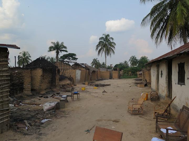 Kasaï Oriental : un mort et des villages incendiés suite aux affrontements entre deux groupements à Katanda Kasaï Oriental : un mort et des villages incendiés suite aux affrontements entre deux groupements à Katanda