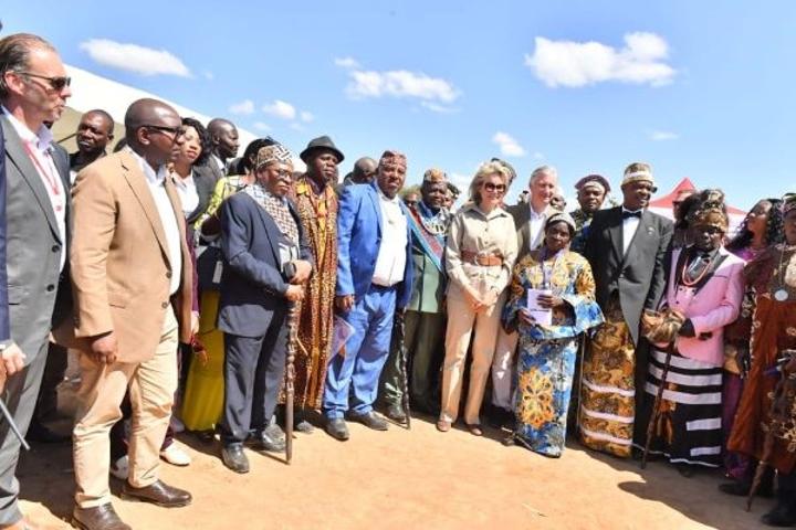 Haut-Katanga: le couple royal et Sama Lukonde visitent le projet de gestion communautaire des forêts Miyombo Haut-Katanga: le couple royal et Sama Lukonde visitent le projet de gestion communautaire des forêts Miyombo