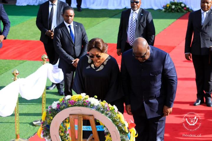 Inondations à Kinshasa : Félix Tshisekedi compatit avec les familles endeuillées à l’esplanade du Palais du peuple Inondations à Kinshasa : Félix Tshisekedi compatit avec les familles endeuillées à l’esplanade du Palais du peuple