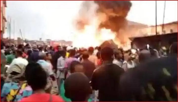 Kinshasa : des morts enregistrés à la suite de l’explosion d’un camion citerne non loin de Rond-point Ngaba Kinshasa : des morts enregistrés à la suite de l’explosion d’un camion citerne non loin de Rond-point Ngaba