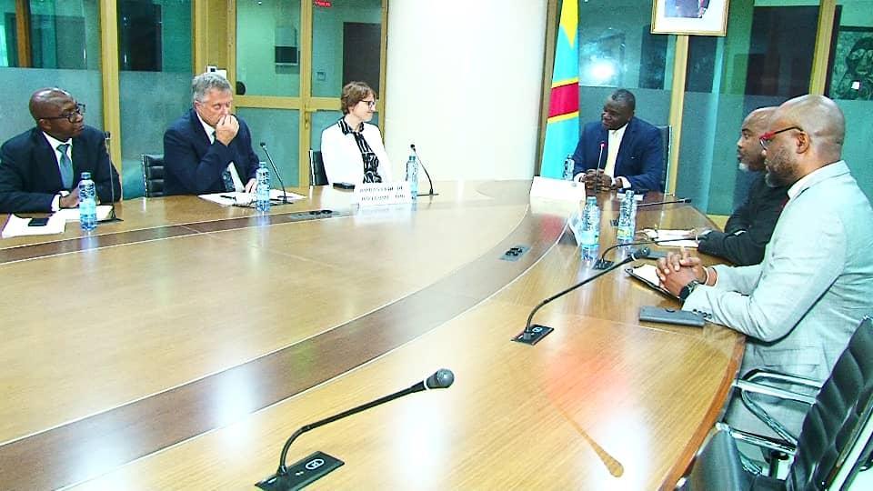 PTNTIC : Kibassa Maliba échange avec l'Envoyé Spécial du Royaume-Uni sur les préparatifs du Sommet d'investissements UK-Afrique PTNTIC : Kibassa Maliba échange avec l'Envoyé Spécial du Royaume-Uni sur les préparatifs du Sommet d'investissements UK-Afrique