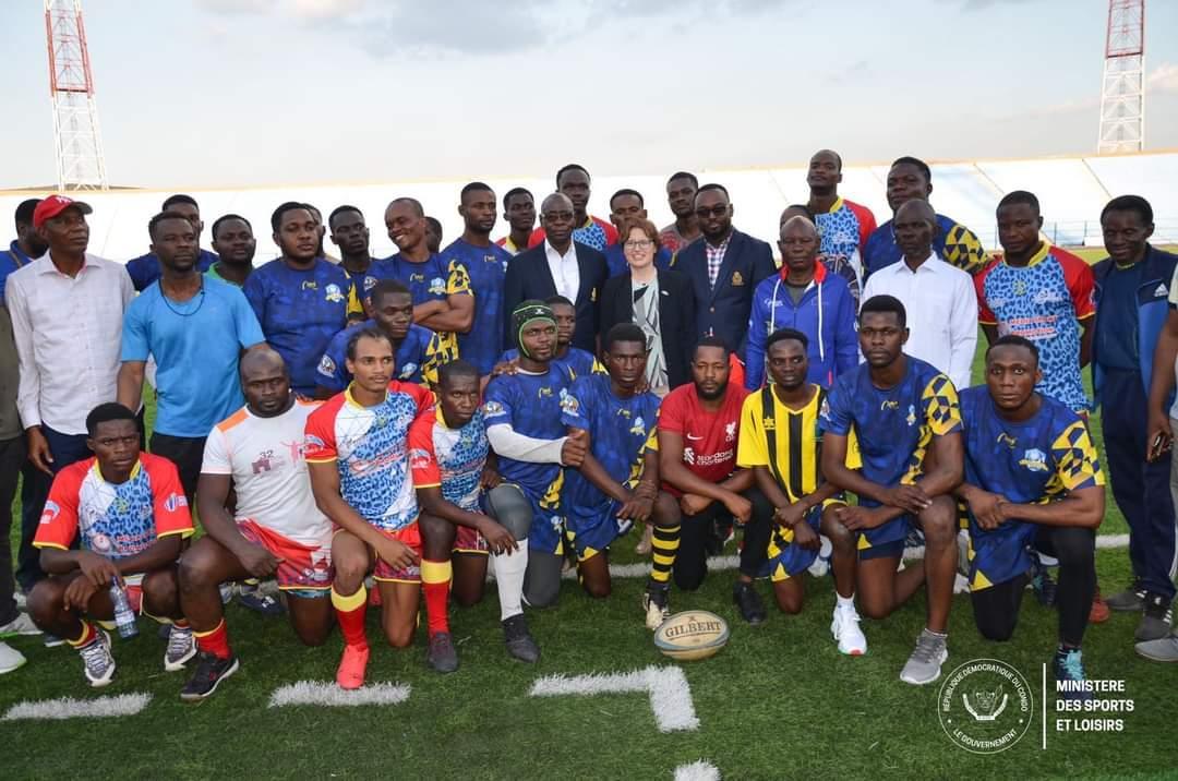 Rugby : l'ambassadrice de la Grande-Bretagne remet un lot d'équipements aux Léopards qui préparent les Jeux africains Rugby : l'ambassadrice de la Grande-Bretagne remet un lot d'équipements aux Léopards qui préparent les Jeux africains