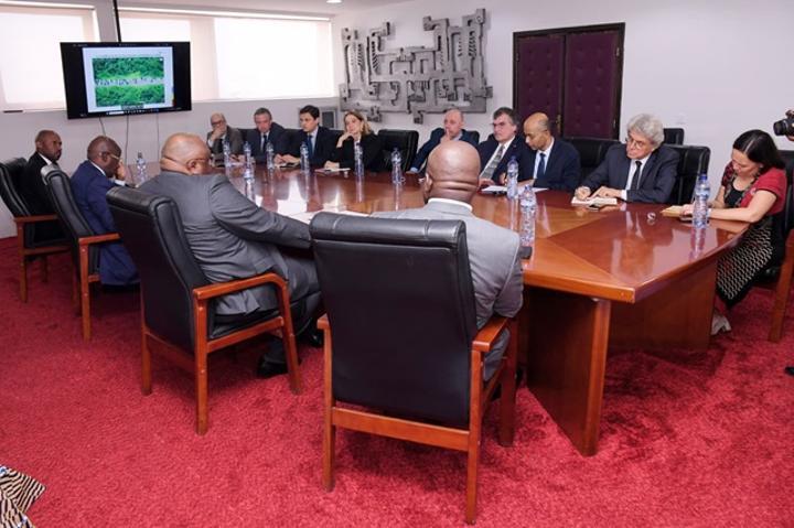 Guerre à l'est : aux ambassadeurs, le gouvernement présente les preuves de l’agression rwandaise Guerre à l'est : aux ambassadeurs, le gouvernement présente les preuves de l’agression rwandaise