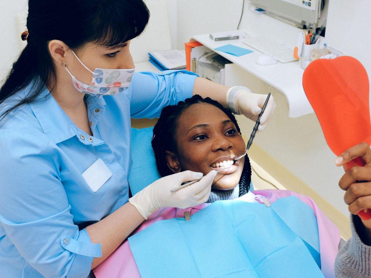 Baisse des remboursements dentaires : nos 5 conseils pour faire les bons choix Baisse des remboursements dentaires : nos 5 conseils pour faire les bons choix