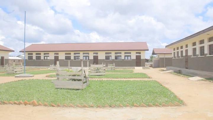 Nord-Kivu : les enseignants suspendent les cours à Beni et réclament les enquêtes sur la mort de leurs collègues dans l'incursion attribuée aux Adf Nord-Kivu : les enseignants suspendent les cours à Beni et réclament les enquêtes sur la mort de leurs collègues dans l'incursion attribuée aux Adf