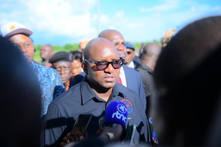Bas-Uélé: le Premier Ministre Jean-Michel Sama Lukonde lance les travaux de construction du chemin de fer Isiro-Buta-Aketi Bas-Uélé: le Premier Ministre Jean-Michel Sama Lukonde lance les travaux de construction du chemin de fer Isiro-Buta-Aketi