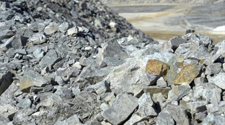 L'exploration à Manono : la compagnie minière chinoise Zijin Mining va développer l'un des plus grands gisements de lithium au monde L'exploration à Manono : la compagnie minière chinoise Zijin Mining va développer l'un des plus grands gisements de lithium au monde