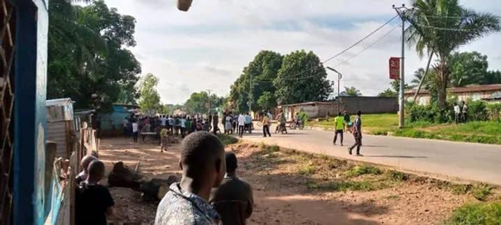 Kasaï-Oriental : des morts et des blessés signalés dans l'affrontement entre des jeunes délinquants et la police ce mercredi à Mbuji-Mayi Kasaï-Oriental : des morts et des blessés signalés dans l'affrontement entre des jeunes délinquants et la police ce mercredi à Mbuji-Mayi