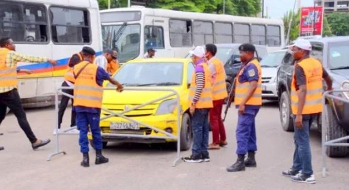 Kinshasa : « Beaucoup de véhicules non en règle avec la vignette automobile » (Régie financière urbaine) Kinshasa : « Beaucoup de véhicules non en règle avec la vignette automobile » (Régie financière urbaine)