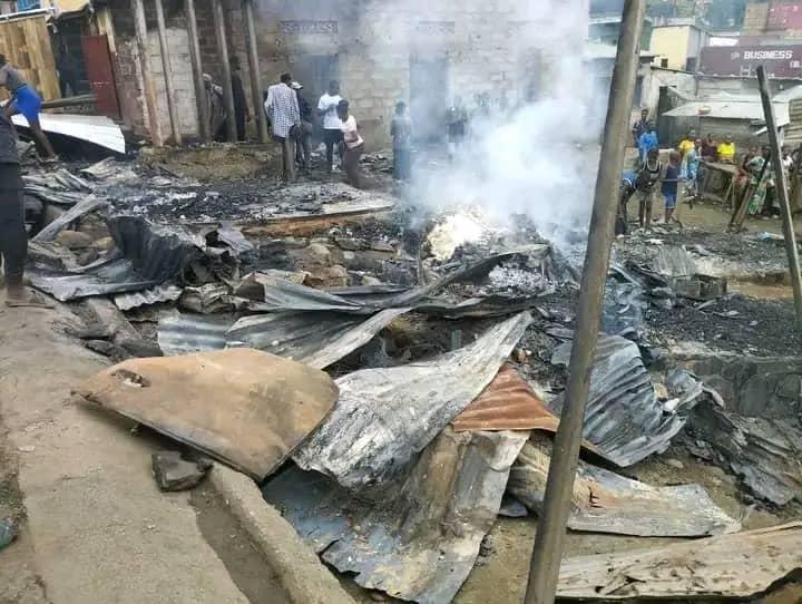 Kongo-Central : un incendie ravage plusieurs maisons commerciales à Mvuzi Kongo-Central : un incendie ravage plusieurs maisons commerciales à Mvuzi