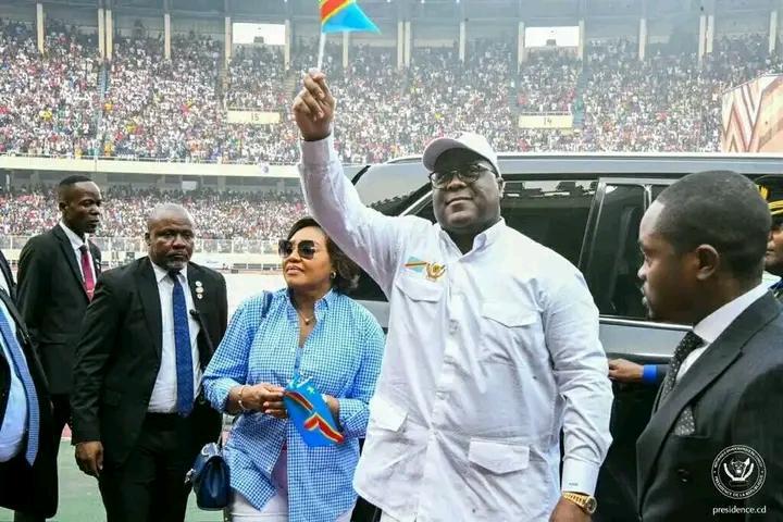 Félix Tshisekedi sur les autres candidats : “Parmi eux, il y a ceux qui ont eu le pouvoir dans ce pays mais n’ont même pas construit une route, un hôpital, une école” Félix Tshisekedi sur les autres candidats : “Parmi eux, il y a ceux qui ont eu le pouvoir dans ce pays mais n’ont même pas construit une route, un hôpital, une école”