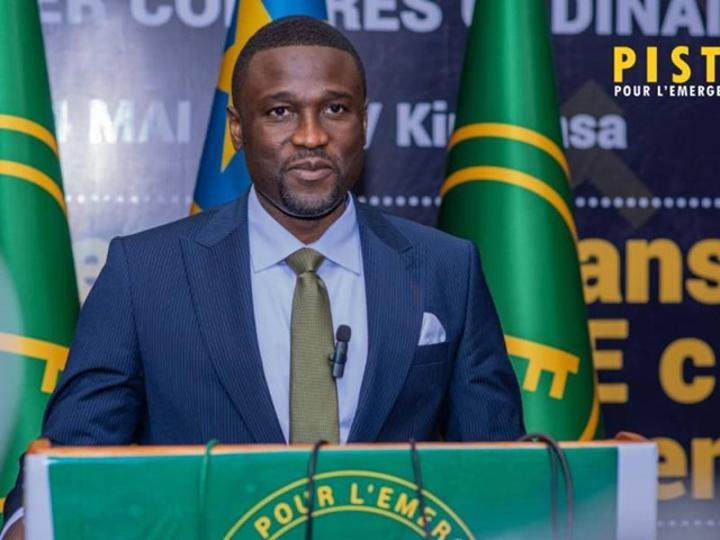 Présidentielle 2023 : Seth Kikuni se désiste en faveur de Moïse Katumbi Présidentielle 2023 : Seth Kikuni se désiste en faveur de Moïse Katumbi