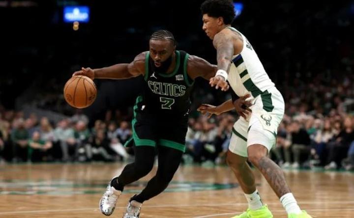 NBA: Boston plus fort que Milwaukee, Popovich appelle ses supporters à plus de fairplay NBA: Boston plus fort que Milwaukee, Popovich appelle ses supporters à plus de fairplay