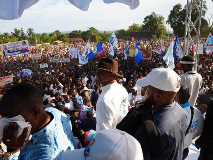 À Gemena, Moïse Katumbi épris du bien-être de population réitère “Je serai un président sans salaire” À Gemena, Moïse Katumbi épris du bien-être de population réitère “Je serai un président sans salaire”