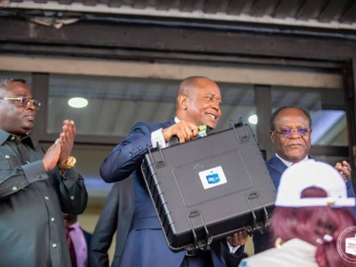 Mai-Ndombe : après l’incendie de son entrepôt, la CENI annonce le redéploiement des kits électoraux à Bolobo Mai-Ndombe : après l’incendie de son entrepôt, la CENI annonce le redéploiement des kits électoraux à Bolobo