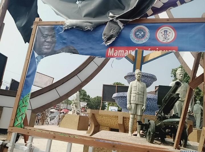 Kisangani/hausse du prix du carburant: de motards en colère, arrachent les affiches du candidat Félix Tshisekedi Kisangani/hausse du prix du carburant: de motards en colère, arrachent les affiches du candidat Félix Tshisekedi