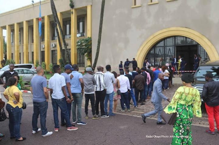 La CENI interdit la distribution des documents de propagandes le jour du vote La CENI interdit la distribution des documents de propagandes le jour du vote