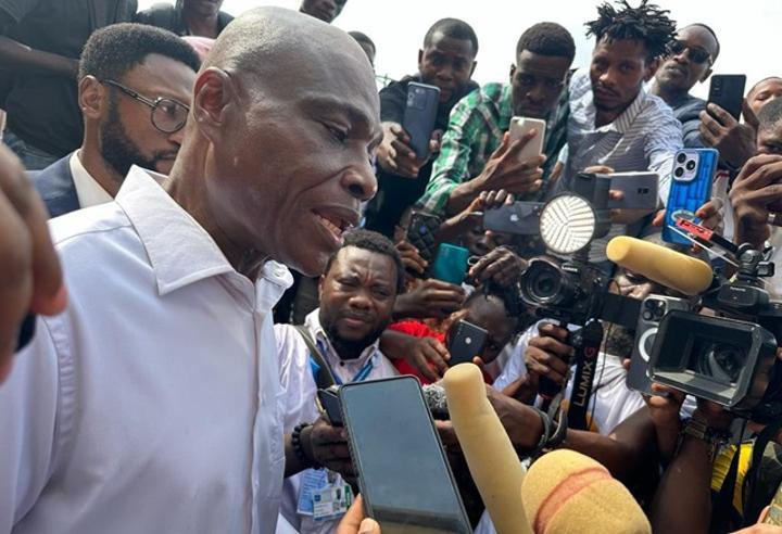 Martin Fayulu dénonce une Martin Fayulu dénonce une