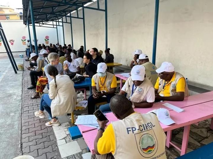 Plusieurs missions d’observations dévoilent des rapports contrastés sur les élections générales Plusieurs missions d’observations dévoilent des rapports contrastés sur les élections générales