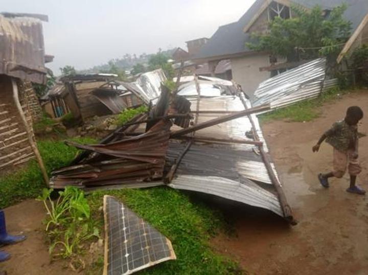 Beni : plus de 170 toitures des maisons emportées après une pluie torrentielle Beni : plus de 170 toitures des maisons emportées après une pluie torrentielle
